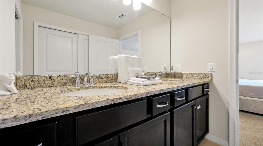 DAVENPORT, Florida 33897, 5 Bedrooms Bedrooms, ,4 BathroomsBathrooms,Residential,For Sale,PARADISE,0,MFRO6324999