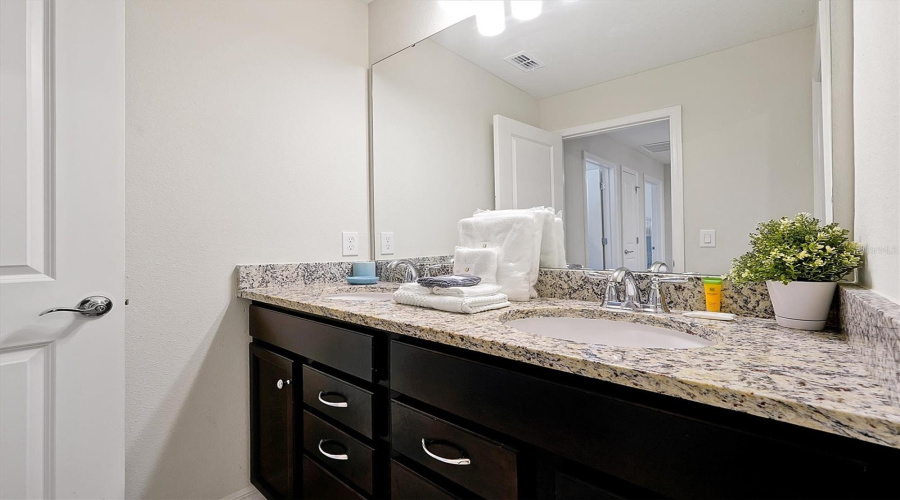 DAVENPORT, Florida 33897, 5 Bedrooms Bedrooms, ,4 BathroomsBathrooms,Residential,For Sale,PARADISE,0,MFRO6324999