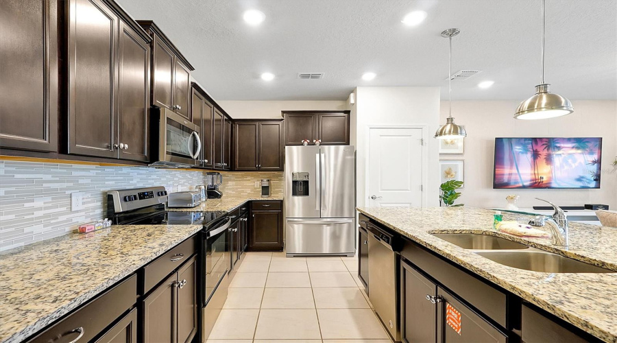 DAVENPORT, Florida 33897, 5 Bedrooms Bedrooms, ,4 BathroomsBathrooms,Residential,For Sale,PARADISE,0,MFRO6324999
