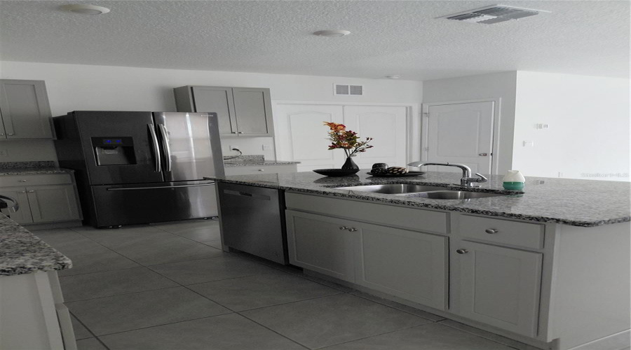 DAVENPORT, Florida 33837, 3 Bedrooms Bedrooms, ,2 BathroomsBathrooms,Residential,For Sale,DESERT ROSE,0,MFRS5130445