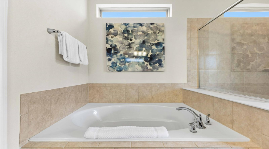 KISSIMMEE, Florida 34747, 6 Bedrooms Bedrooms, ,4 BathroomsBathrooms,Residential,For Sale,RHODES,0,MFRO6282290