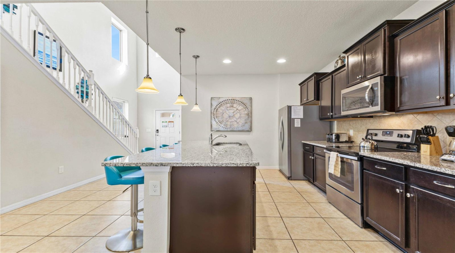 KISSIMMEE, Florida 34747, 6 Bedrooms Bedrooms, ,4 BathroomsBathrooms,Residential,For Sale,RHODES,0,MFRO6282290