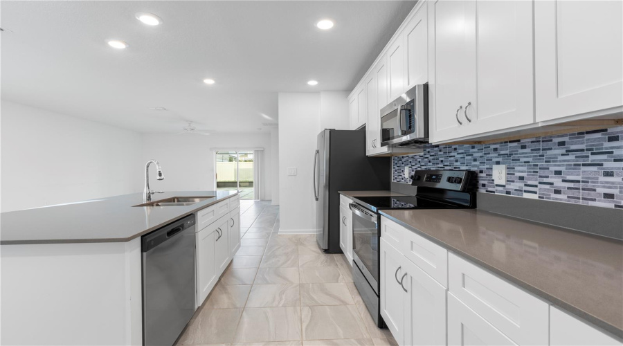 DAVENPORT, Florida 33837, 5 Bedrooms Bedrooms, ,2 BathroomsBathrooms,Residential,For Sale,JETT,0,MFRTB8405195