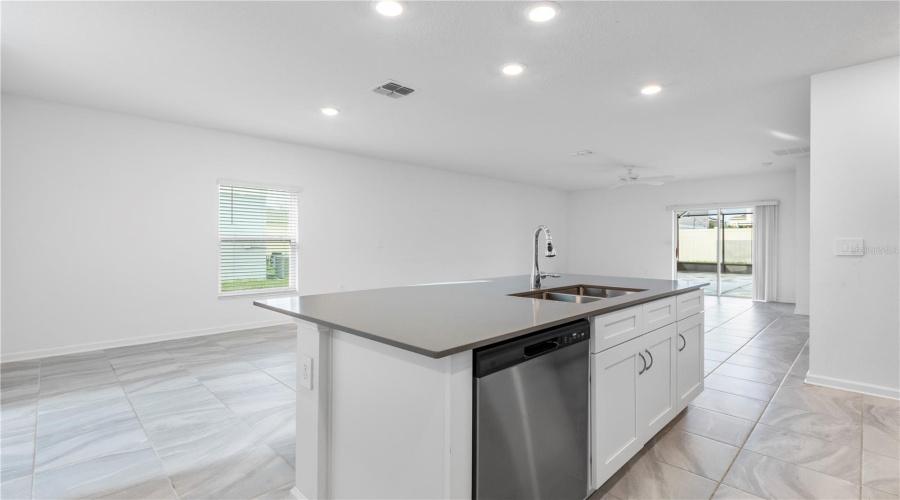 DAVENPORT, Florida 33837, 5 Bedrooms Bedrooms, ,2 BathroomsBathrooms,Residential,For Sale,JETT,0,MFRTB8405195