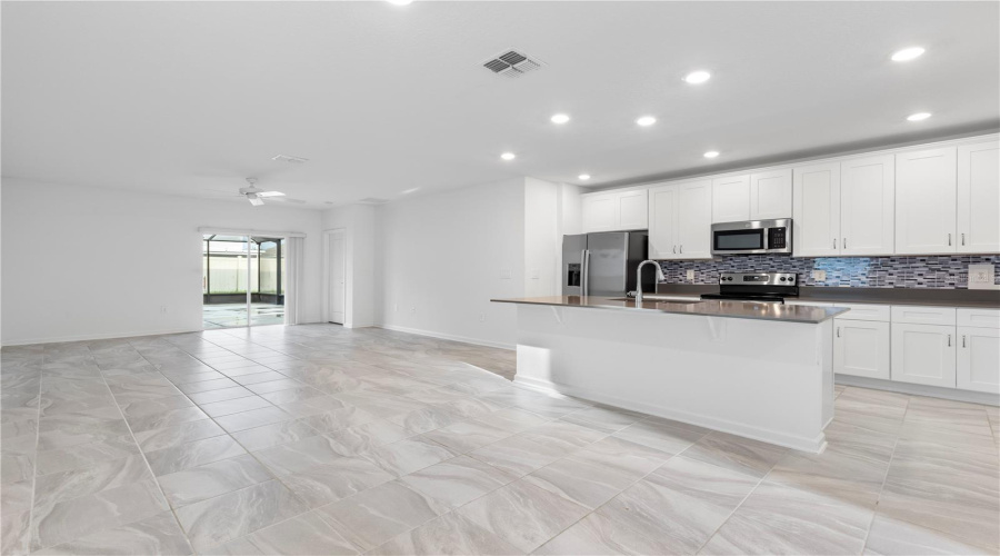 DAVENPORT, Florida 33837, 5 Bedrooms Bedrooms, ,2 BathroomsBathrooms,Residential,For Sale,JETT,0,MFRTB8405195