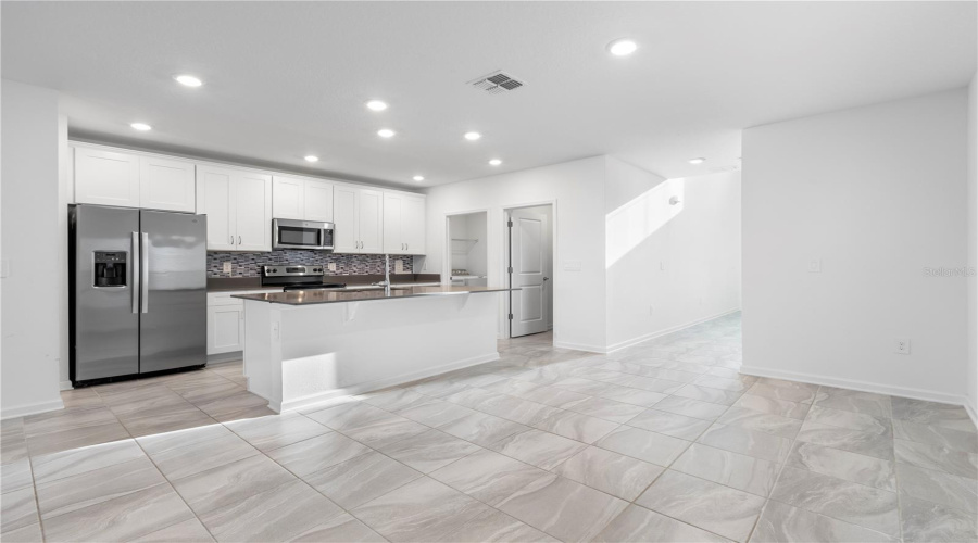 DAVENPORT, Florida 33837, 5 Bedrooms Bedrooms, ,2 BathroomsBathrooms,Residential,For Sale,JETT,0,MFRTB8405195