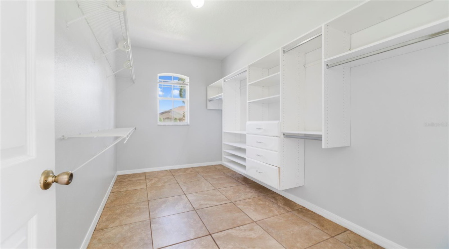KISSIMMEE, Florida 34746, 5 Bedrooms Bedrooms, ,3 BathroomsBathrooms,Residential,For Sale,THE OAKS,0,MFRO6325623