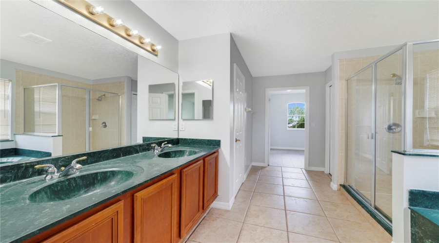 KISSIMMEE, Florida 34746, 5 Bedrooms Bedrooms, ,3 BathroomsBathrooms,Residential,For Sale,THE OAKS,0,MFRO6325623