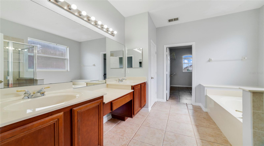 KISSIMMEE, Florida 34746, 5 Bedrooms Bedrooms, ,3 BathroomsBathrooms,Residential,For Sale,THE OAKS,0,MFRO6325623