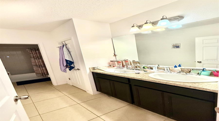DAVENPORT, Florida 33837, 4 Bedrooms Bedrooms, ,2 BathroomsBathrooms,Residential,For Sale,BLUE CYPRESS,0,MFRO6325680