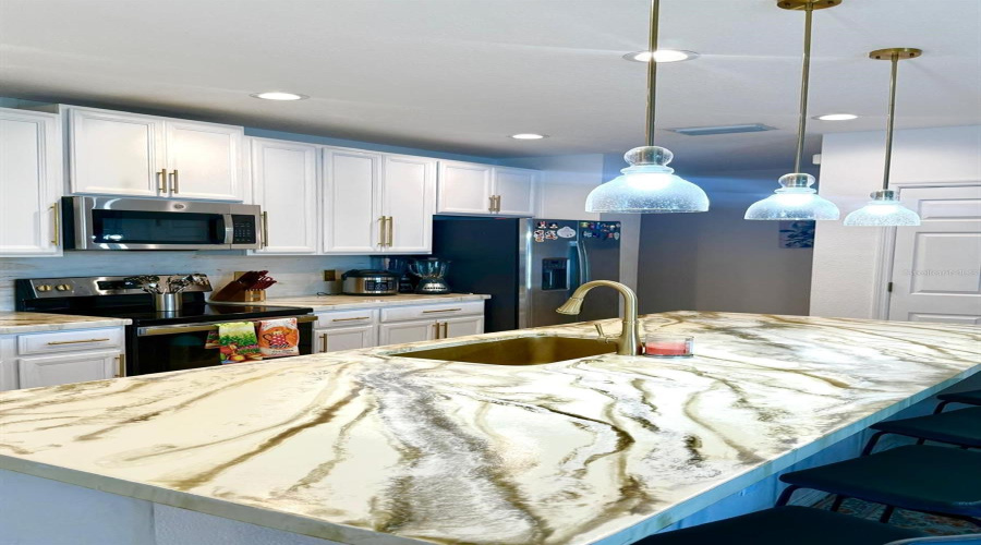 DAVENPORT, Florida 33837, 4 Bedrooms Bedrooms, ,2 BathroomsBathrooms,Residential,For Sale,BLUE CYPRESS,0,MFRO6325680