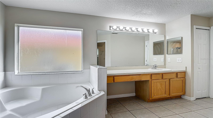 DAVENPORT, Florida 33897, 5 Bedrooms Bedrooms, ,3 BathroomsBathrooms,Residential,For Sale,CORDOVA,0,MFRO6325616