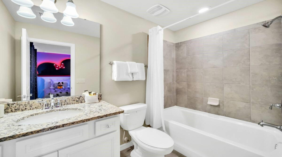DAVENPORT, Florida 33897, 5 Bedrooms Bedrooms, ,5 BathroomsBathrooms,Residential,For Sale,LILAC,0,MFRO6325183