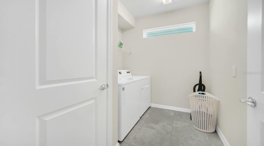 DAVENPORT, Florida 33897, 5 Bedrooms Bedrooms, ,5 BathroomsBathrooms,Residential,For Sale,LILAC,0,MFRO6325183