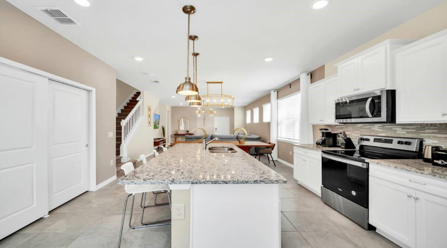 DAVENPORT, Florida 33897, 5 Bedrooms Bedrooms, ,5 BathroomsBathrooms,Residential,For Sale,LILAC,0,MFRO6325183