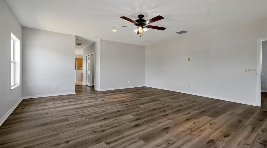 ORLANDO, Florida 32836, 5 Bedrooms Bedrooms, ,3 BathroomsBathrooms,Residential,For Sale,EDENSHIRE,0,MFRO6325731