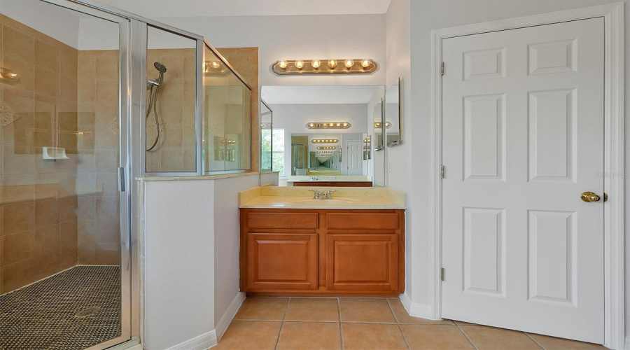 ORLANDO, Florida 32836, 5 Bedrooms Bedrooms, ,3 BathroomsBathrooms,Residential,For Sale,EDENSHIRE,0,MFRO6325731