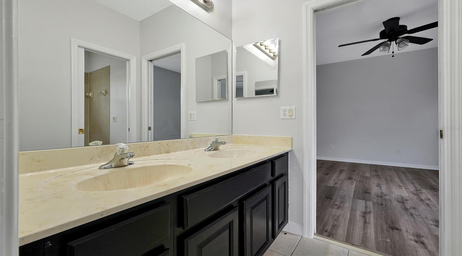 ORLANDO, Florida 32836, 5 Bedrooms Bedrooms, ,3 BathroomsBathrooms,Residential,For Sale,EDENSHIRE,0,MFRO6325731