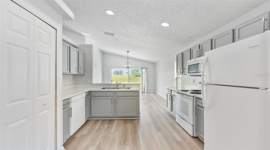 DAVENPORT, Florida 33897, 4 Bedrooms Bedrooms, ,2 BathroomsBathrooms,Residential,For Sale,CHESHIRE,0,MFRO6325170