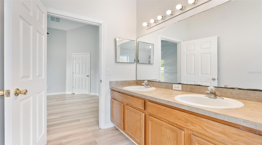 DAVENPORT, Florida 33897, 4 Bedrooms Bedrooms, ,2 BathroomsBathrooms,Residential,For Sale,CHESHIRE,0,MFRO6325170