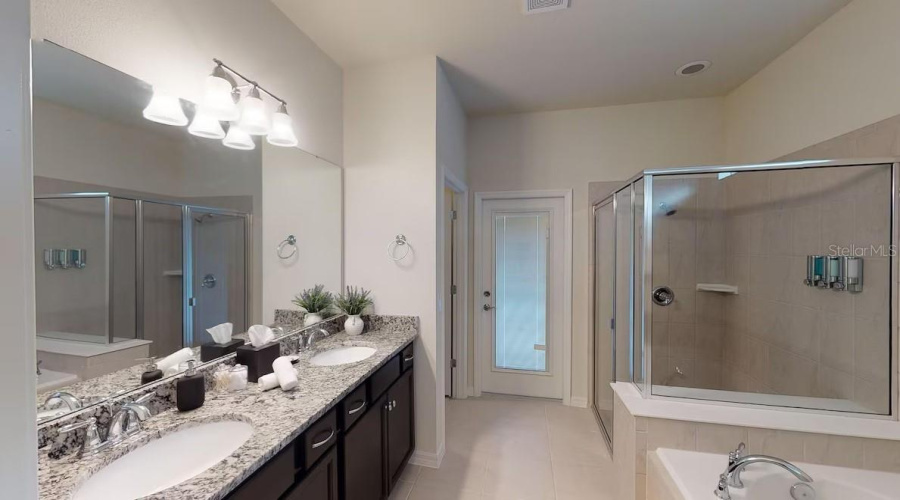 KISSIMMEE, Florida 34747, 7 Bedrooms Bedrooms, ,5 BathroomsBathrooms,Residential,For Sale,DUBAI,0,MFRO6325694