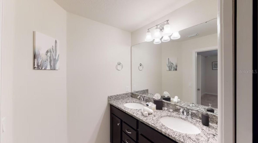 KISSIMMEE, Florida 34747, 7 Bedrooms Bedrooms, ,5 BathroomsBathrooms,Residential,For Sale,DUBAI,0,MFRO6325694
