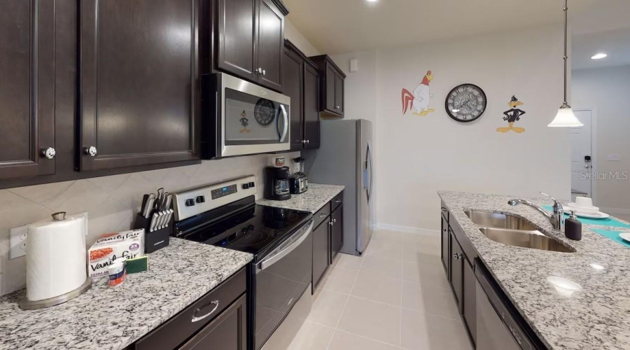 KISSIMMEE, Florida 34747, 7 Bedrooms Bedrooms, ,5 BathroomsBathrooms,Residential,For Sale,DUBAI,0,MFRO6325694