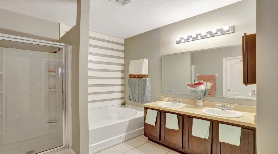 DAVENPORT, Florida 33896, 3 Bedrooms Bedrooms, ,2 BathroomsBathrooms,Residential,For Sale,TAMARIND,0,MFRO6324324
