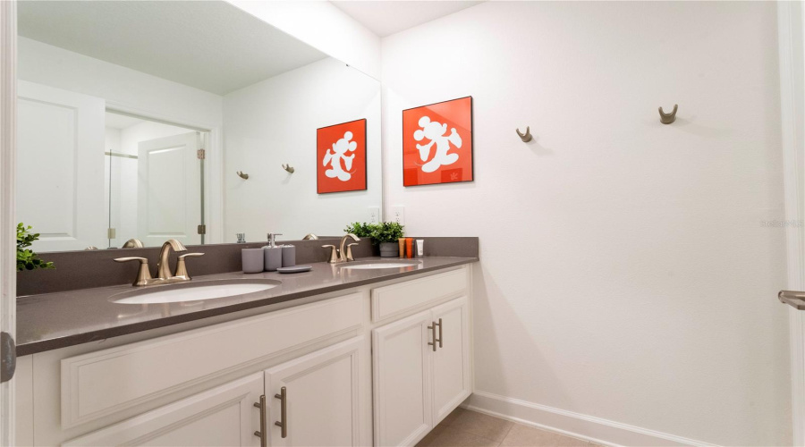 DAVENPORT, Florida 33896, 4 Bedrooms Bedrooms, ,3 BathroomsBathrooms,Residential,For Sale,KINGSBARN,0,MFRS5130601