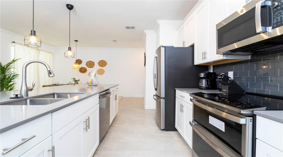 DAVENPORT, Florida 33896, 4 Bedrooms Bedrooms, ,3 BathroomsBathrooms,Residential,For Sale,KINGSBARN,0,MFRS5130601
