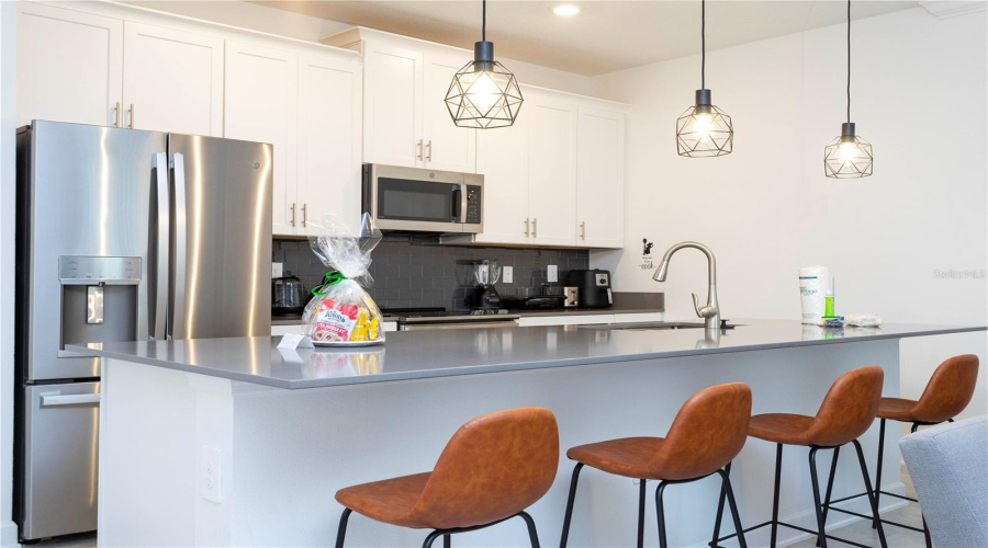 DAVENPORT, Florida 33896, 4 Bedrooms Bedrooms, ,3 BathroomsBathrooms,Residential,For Sale,KINGSBARN,0,MFRS5130601