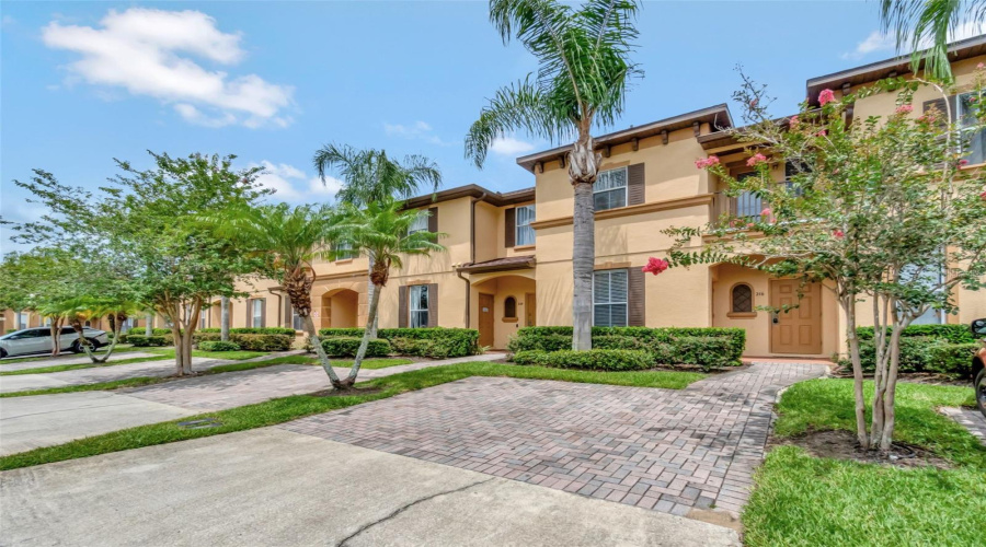 DAVENPORT, Florida 33897, 3 Bedrooms Bedrooms, ,3 BathroomsBathrooms,Residential,For Sale,BERGAMO,0,MFRO6325841