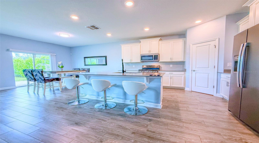 DAVENPORT, Florida 33837, 4 Bedrooms Bedrooms, ,2 BathroomsBathrooms,Residential,For Sale,OAK BLUFF,0,MFRO6325333