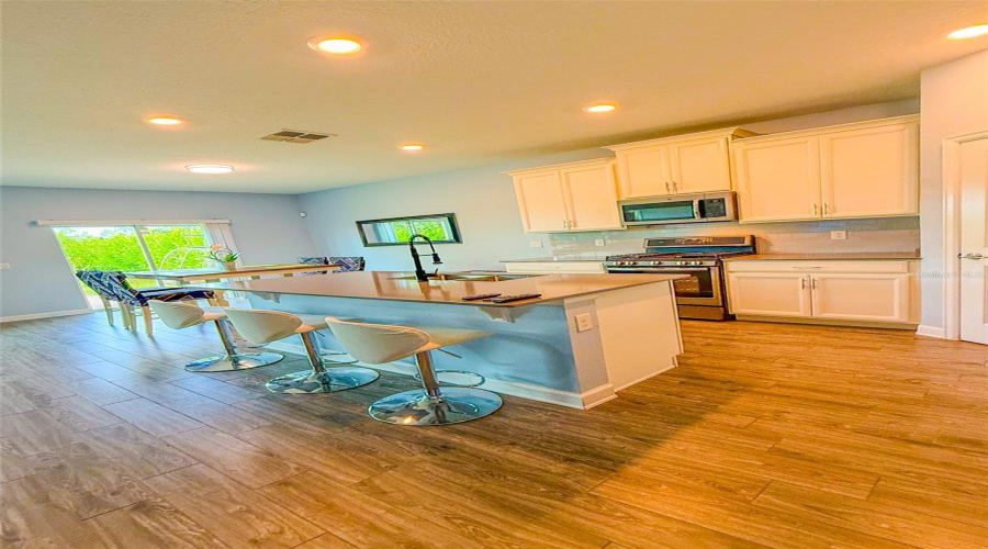 DAVENPORT, Florida 33837, 4 Bedrooms Bedrooms, ,2 BathroomsBathrooms,Residential,For Sale,OAK BLUFF,0,MFRO6325333