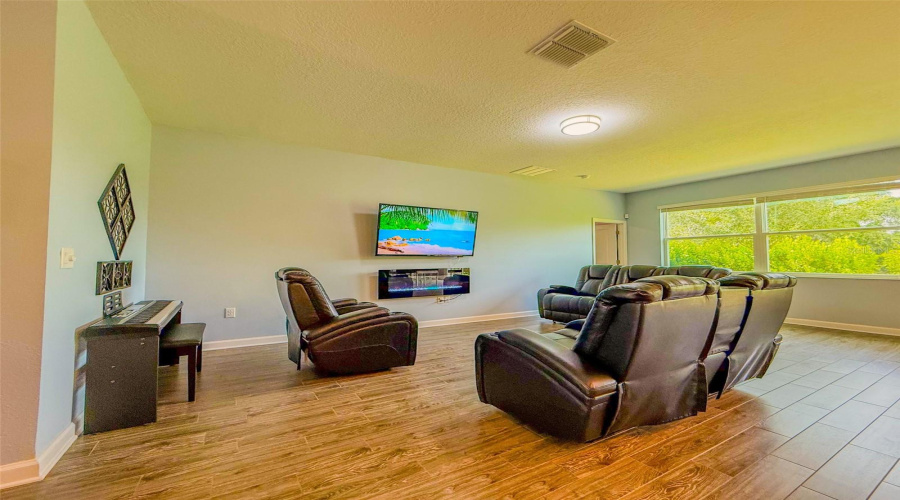 DAVENPORT, Florida 33837, 4 Bedrooms Bedrooms, ,2 BathroomsBathrooms,Residential,For Sale,OAK BLUFF,0,MFRO6325333