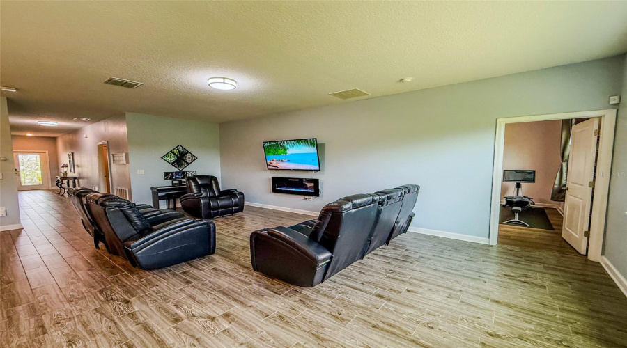 DAVENPORT, Florida 33837, 4 Bedrooms Bedrooms, ,2 BathroomsBathrooms,Residential,For Sale,OAK BLUFF,0,MFRO6325333