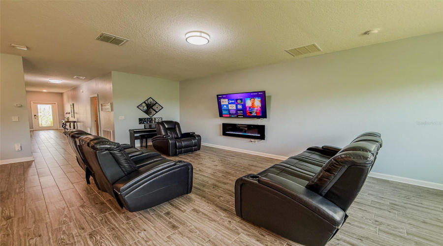 DAVENPORT, Florida 33837, 4 Bedrooms Bedrooms, ,2 BathroomsBathrooms,Residential,For Sale,OAK BLUFF,0,MFRO6325333