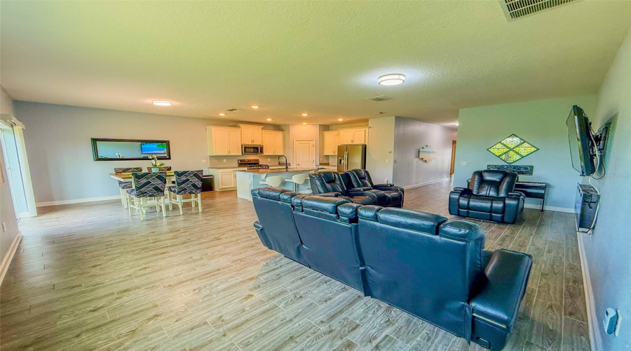 DAVENPORT, Florida 33837, 4 Bedrooms Bedrooms, ,2 BathroomsBathrooms,Residential,For Sale,OAK BLUFF,0,MFRO6325333