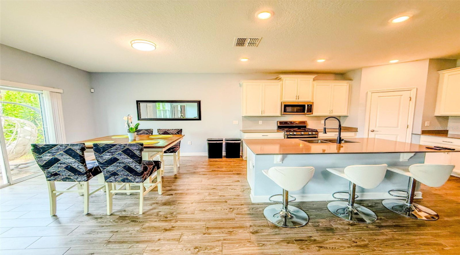 DAVENPORT, Florida 33837, 4 Bedrooms Bedrooms, ,2 BathroomsBathrooms,Residential,For Sale,OAK BLUFF,0,MFRO6325333