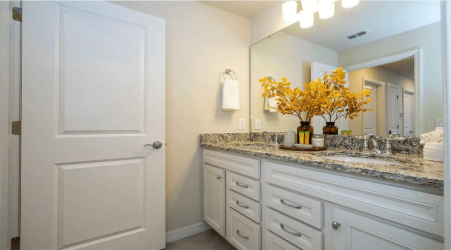 DAVENPORT, Florida 33897, 5 Bedrooms Bedrooms, ,4 BathroomsBathrooms,Residential,For Sale,LANA,0,MFRS5130631