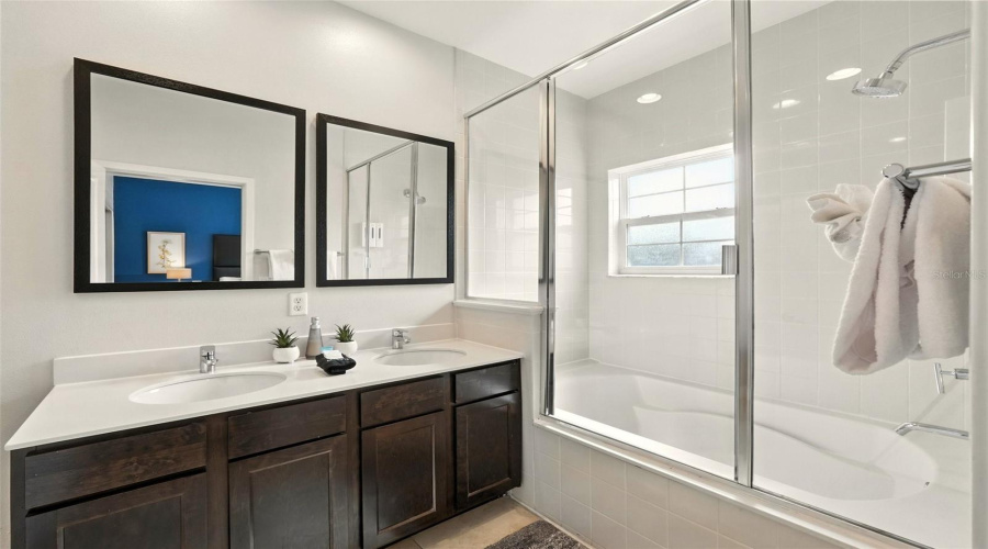 KISSIMMEE, Florida 34746, 2 Bedrooms Bedrooms, ,2 BathroomsBathrooms,Residential,For Sale,BUGATTI,0,MFRO6326121