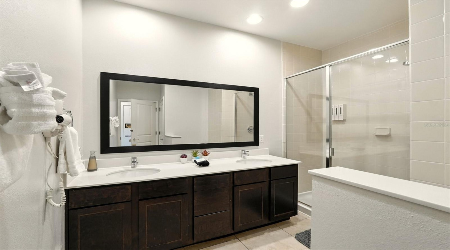 KISSIMMEE, Florida 34746, 2 Bedrooms Bedrooms, ,2 BathroomsBathrooms,Residential,For Sale,BUGATTI,0,MFRO6326121