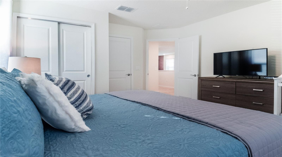 DAVENPORT, Florida 33897, 7 Bedrooms Bedrooms, ,5 BathroomsBathrooms,Residential,For Sale,ALOHA,0,MFRO6325422