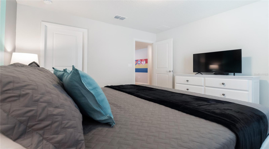 DAVENPORT, Florida 33897, 7 Bedrooms Bedrooms, ,5 BathroomsBathrooms,Residential,For Sale,ALOHA,0,MFRO6325422