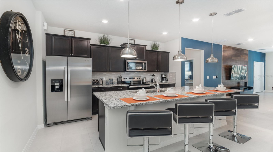 DAVENPORT, Florida 33897, 7 Bedrooms Bedrooms, ,5 BathroomsBathrooms,Residential,For Sale,ALOHA,0,MFRO6325422