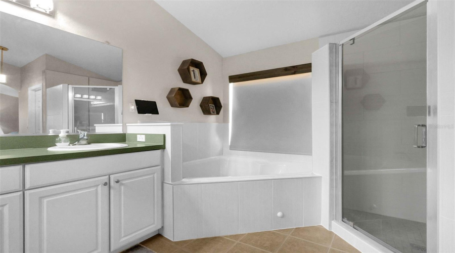 DAVENPORT, Florida 33897, 4 Bedrooms Bedrooms, ,3 BathroomsBathrooms,Residential,For Sale,HIGHGATE PARK,0,MFRO6325169