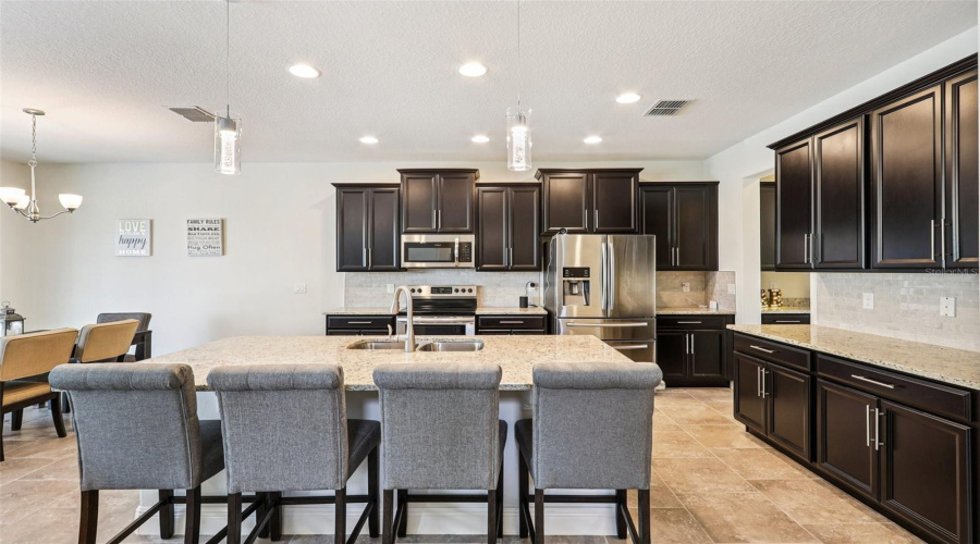 DAVENPORT, Florida 33837, 5 Bedrooms Bedrooms, ,3 BathroomsBathrooms,Residential,For Sale,BENOIT,0,MFRO6326064