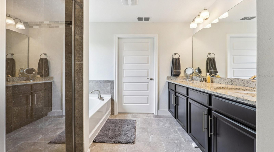 DAVENPORT, Florida 33837, 5 Bedrooms Bedrooms, ,3 BathroomsBathrooms,Residential,For Sale,BENOIT,0,MFRO6326064