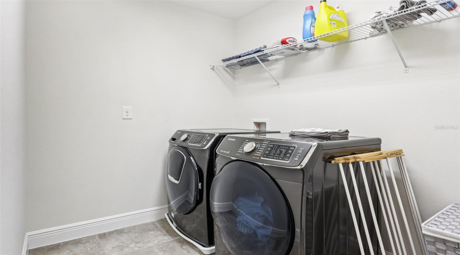 DAVENPORT, Florida 33837, 5 Bedrooms Bedrooms, ,3 BathroomsBathrooms,Residential,For Sale,BENOIT,0,MFRO6326064