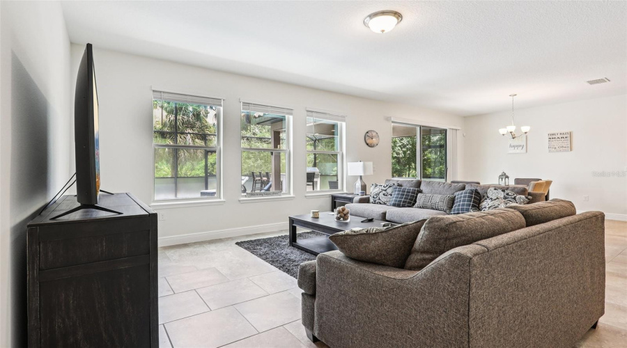 DAVENPORT, Florida 33837, 5 Bedrooms Bedrooms, ,3 BathroomsBathrooms,Residential,For Sale,BENOIT,0,MFRO6326064